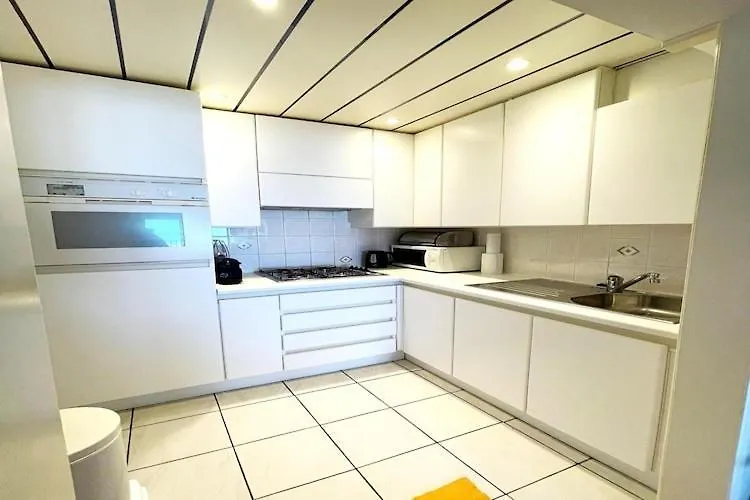 Apartment On The Sea Wall Of Middelkerke 0*,  Belgie