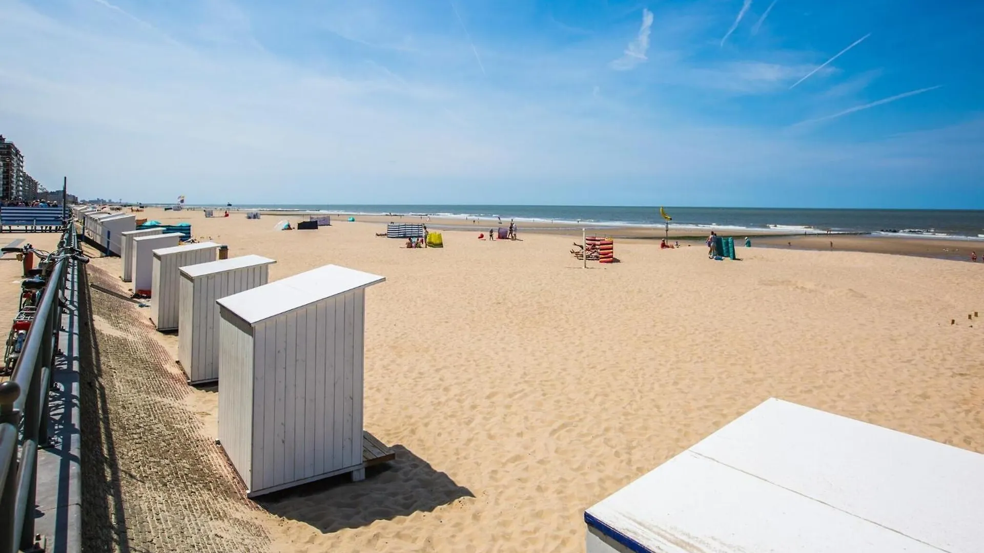 Apartment On The Sea Wall Of Middelkerke